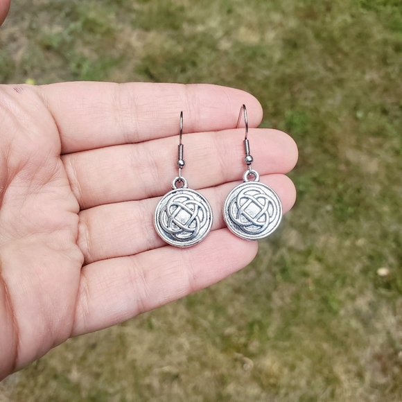 New Handmade Silver Celtic Knot Triquetra Earrings - Picture 9 of 16